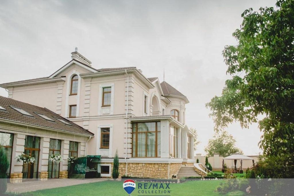Продам розкішний будинок в Осокорках з можливістю виходу на фарватер Дніпра